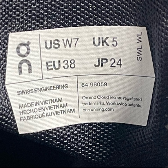 On Cloudvista Women's Black & White Trail Running Shoes Size 7 - Picture 4 of 16